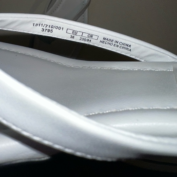 Zara White and Square-Toed Low Heeled Sandals - Picture 4 of 5